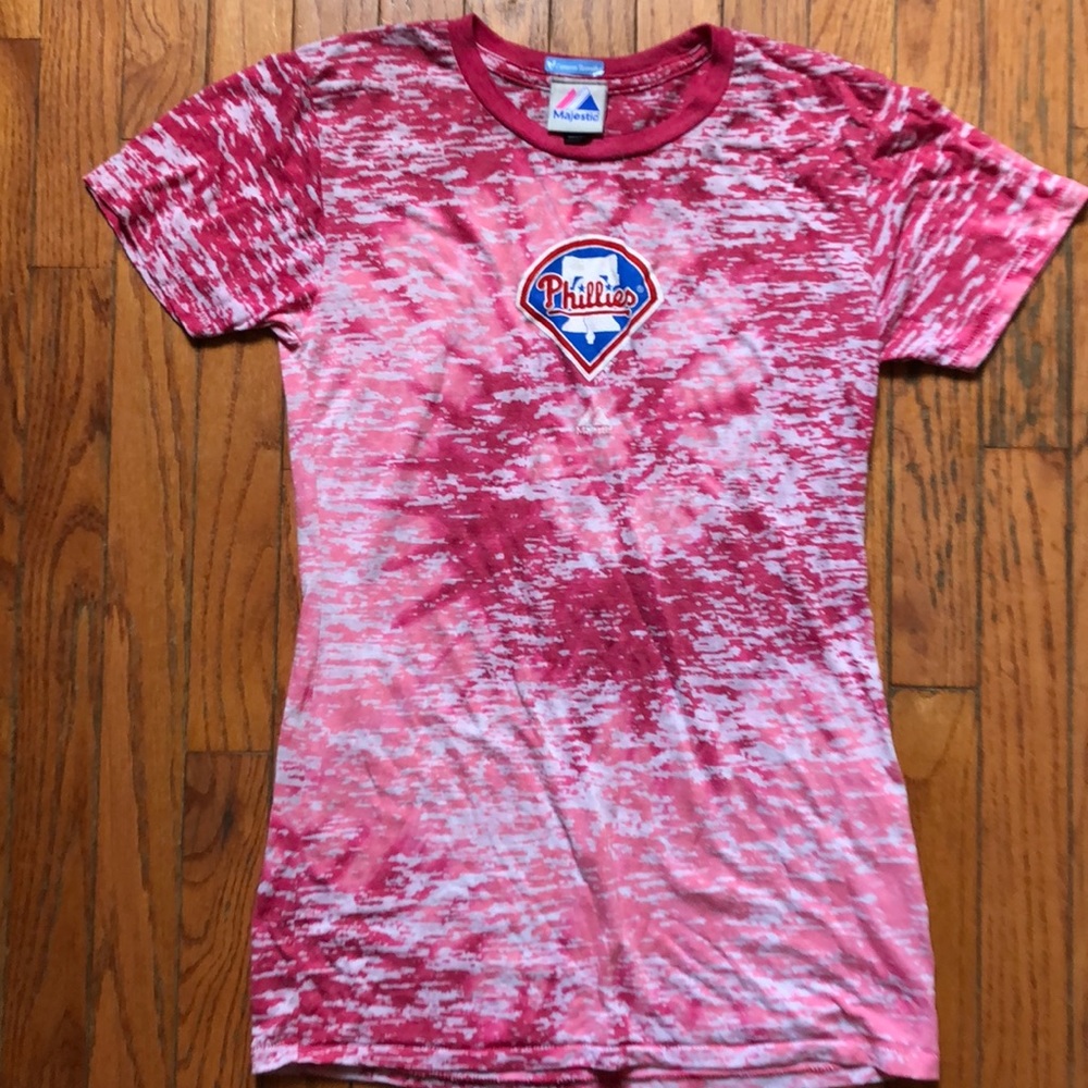 Women’s Phillies red and white majestic t-shirt